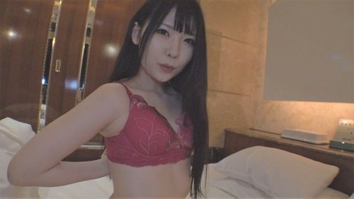 Sexe Brut Non Censuré : Belle Femme aux Cheveux Noirs Longs et Jambes Nues